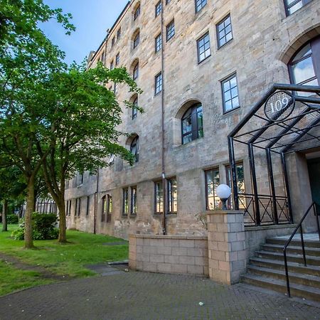 Stunning 2 Bed Merchant City Apartment With Residents Parking Glasgow Exterior photo