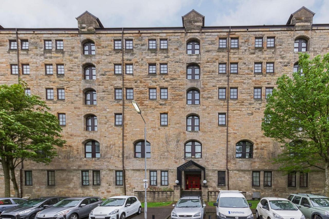 Stunning 2 Bed Merchant City Apartment With Residents Parking Glasgow Exterior photo