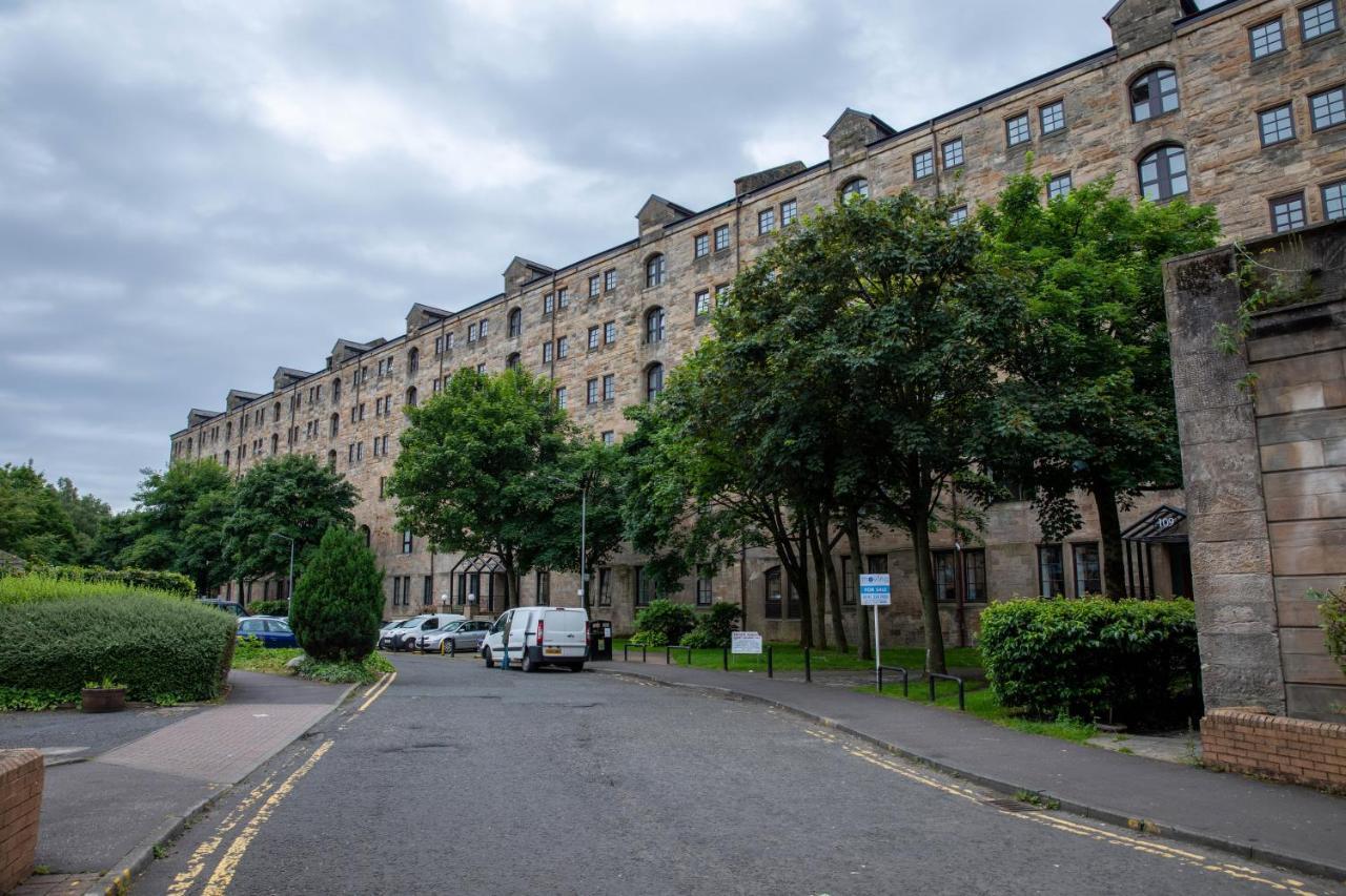 Stunning 2 Bed Merchant City Apartment With Residents Parking Glasgow Exterior photo